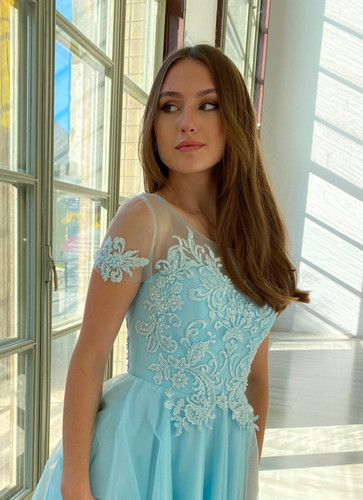 Timeless Elegance: A Journey Through Decades of Fashion with Karanube